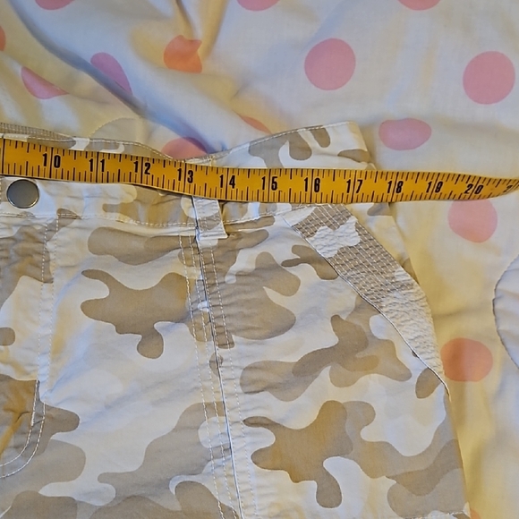 Cato, size 16 Camouflage Capris Cargo Pants - Picture 8 of 15